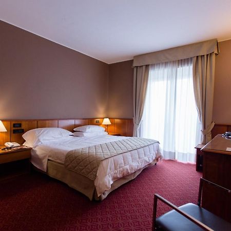 Air Palace Hotel Leinì Екстериор снимка